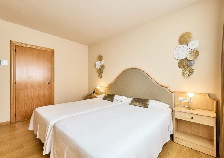Costa Dorada, 4* Hotel Monica, 5 Nights & 3 Rounds B&B - Prices From £549pp! - Image 9