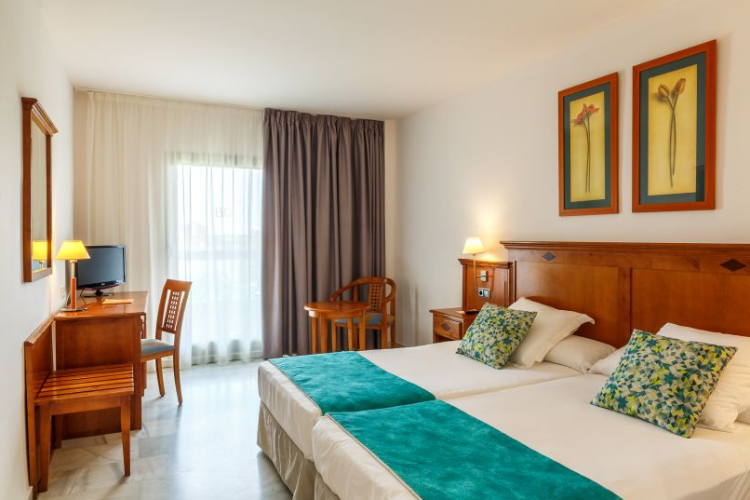 Malaga, Malaga 4* , 5 Nights & 3 Rounds B&B - Prices From £529pp! - Image 7