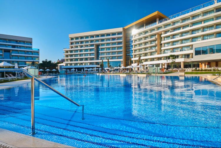 Majorca, 5* Playa De Palma Palace 5 Nights & 4 Rounds HB - Prices From £649pp!