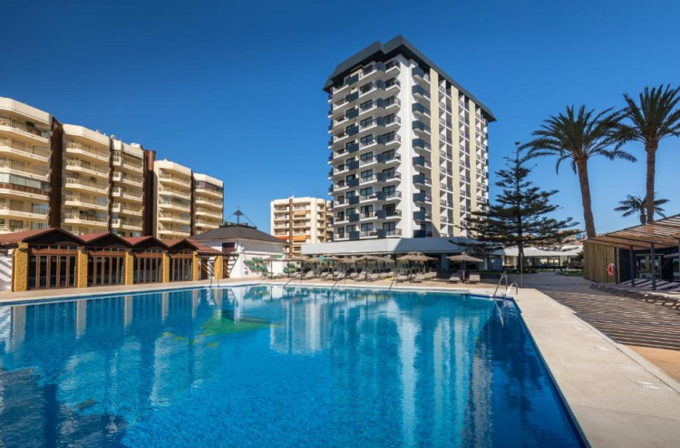4* Barcelo Occidental - 4 Nights & 3 Rounds B&B - From £409pp!
