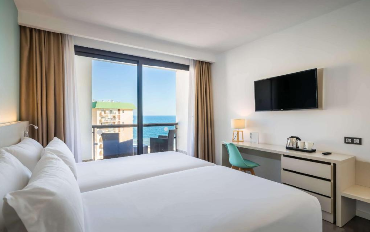 4* Barcelo Occidental - 4 Nights & 3 Rounds B&B - From £409pp! - Image 6